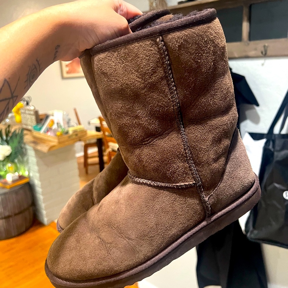 Ugg short brown boots!